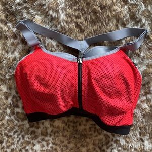 Zip-up wireless maximum support sports bra
